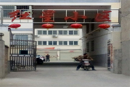 城南湖滨花园3室2厅2卫140.27m2简单装修